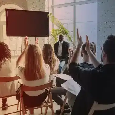 Os Workshops do AWS Immersion Day AWS são eventos gratuitos e foram criados para acelerar o ganho de conhecimento e experiências 'mão na massa' na AWS